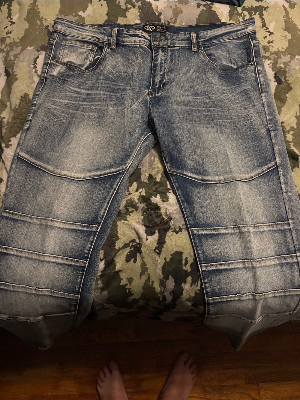 Classic Straight Light Wash Jeans - DLD